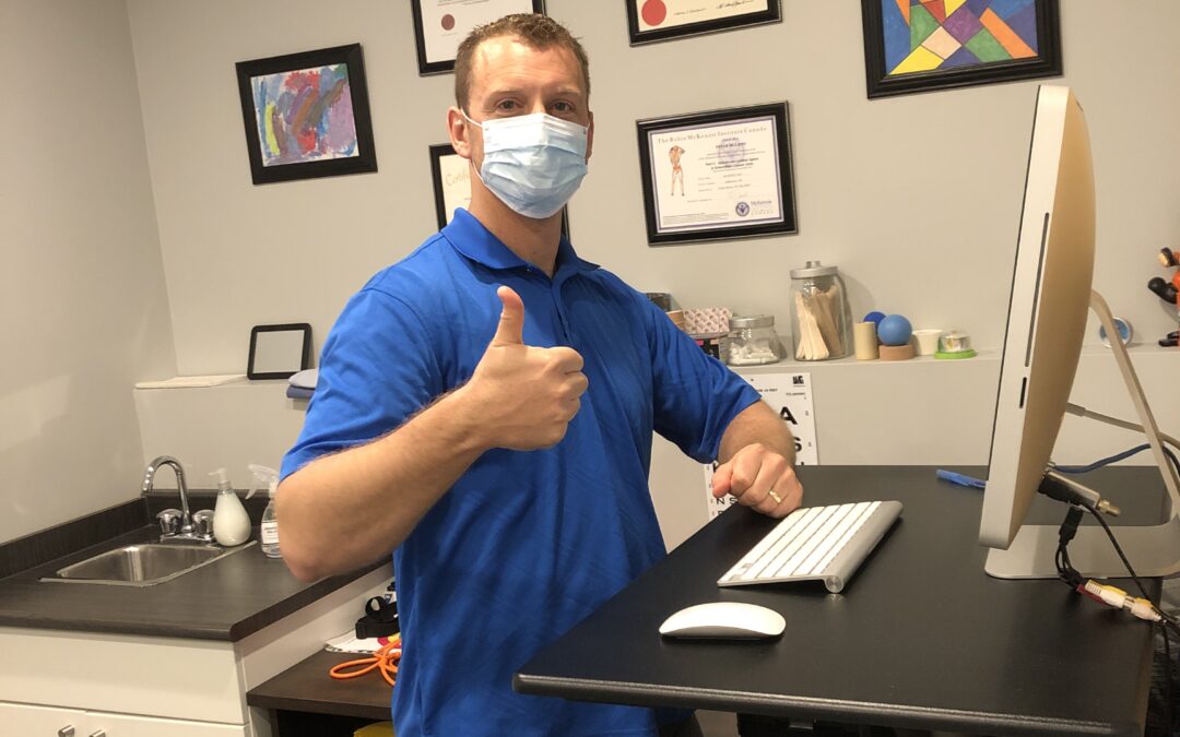 Masked physiotherapist in saskatoon, Pete, gives a thumbs up